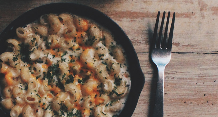 mac n cheese and fork