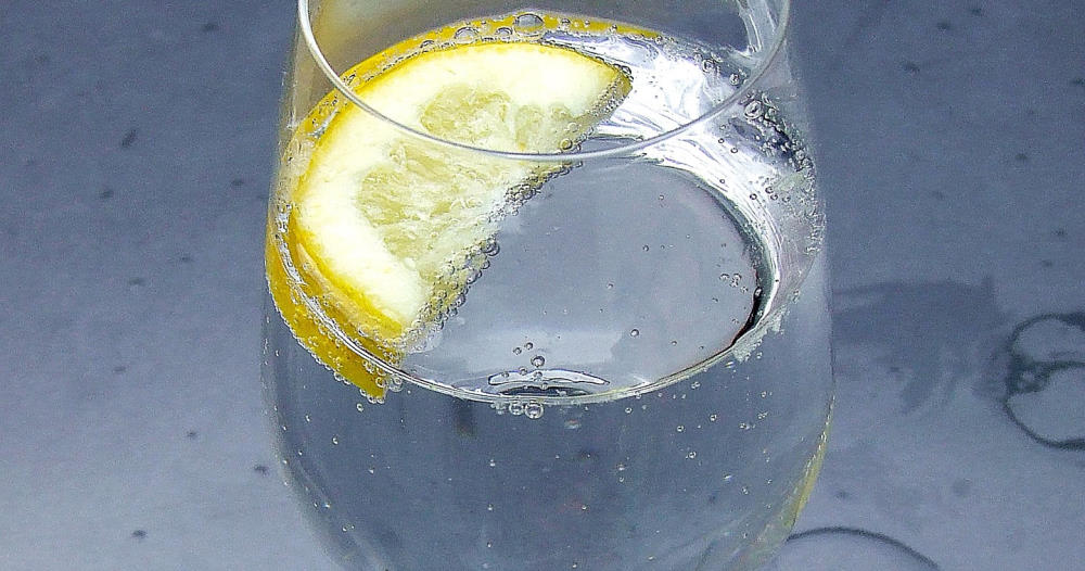 seltzer in a glass with lemon slice