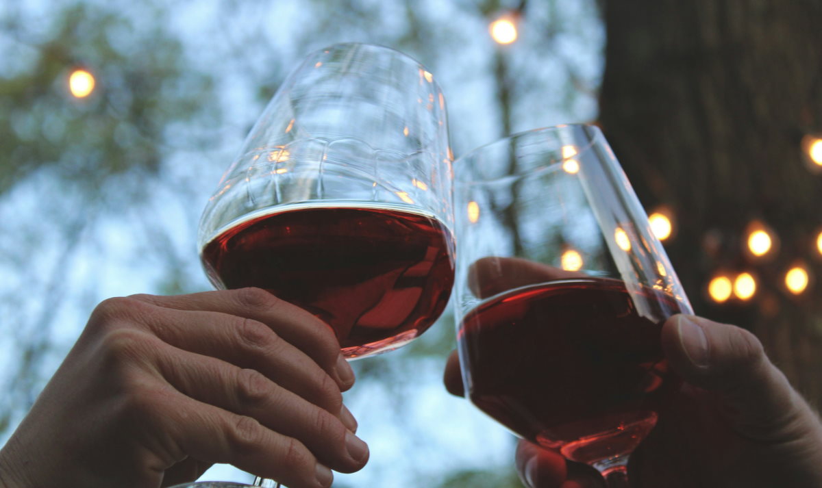 cheers with red wines