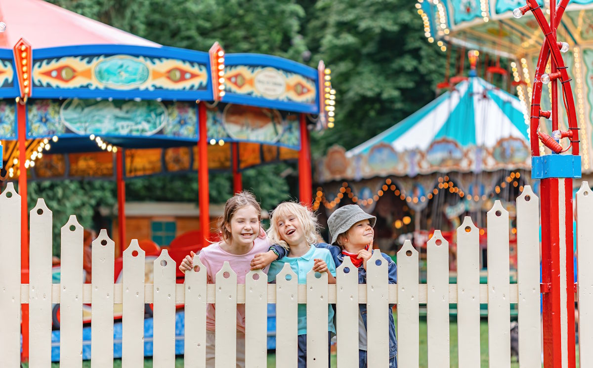 kids enjoying the fair